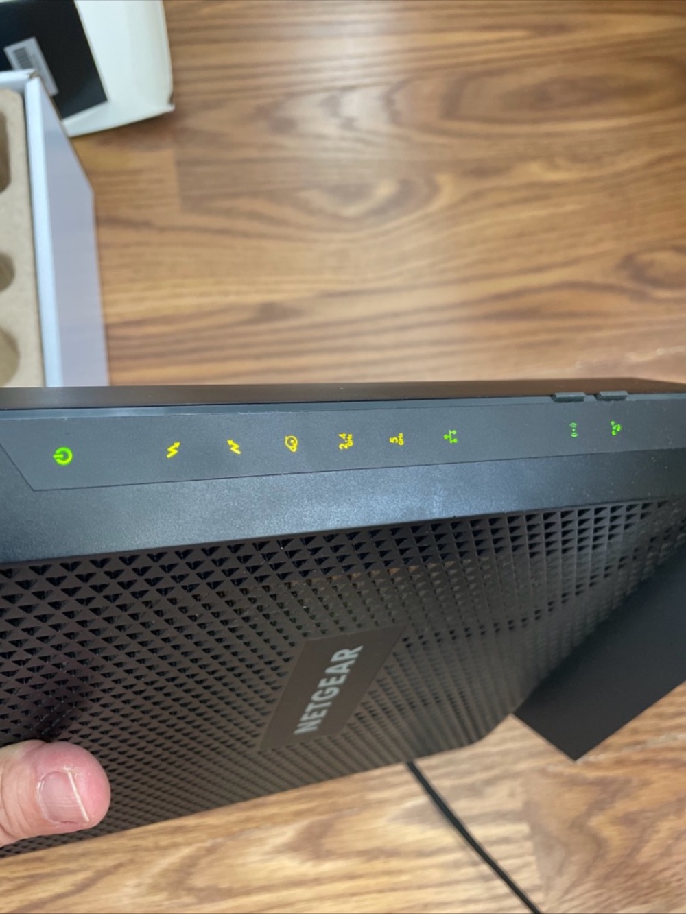 Netgear Nighthawk Wifi AC1900 Cable Modem Router C7000 v2 - Picture 9 of 15